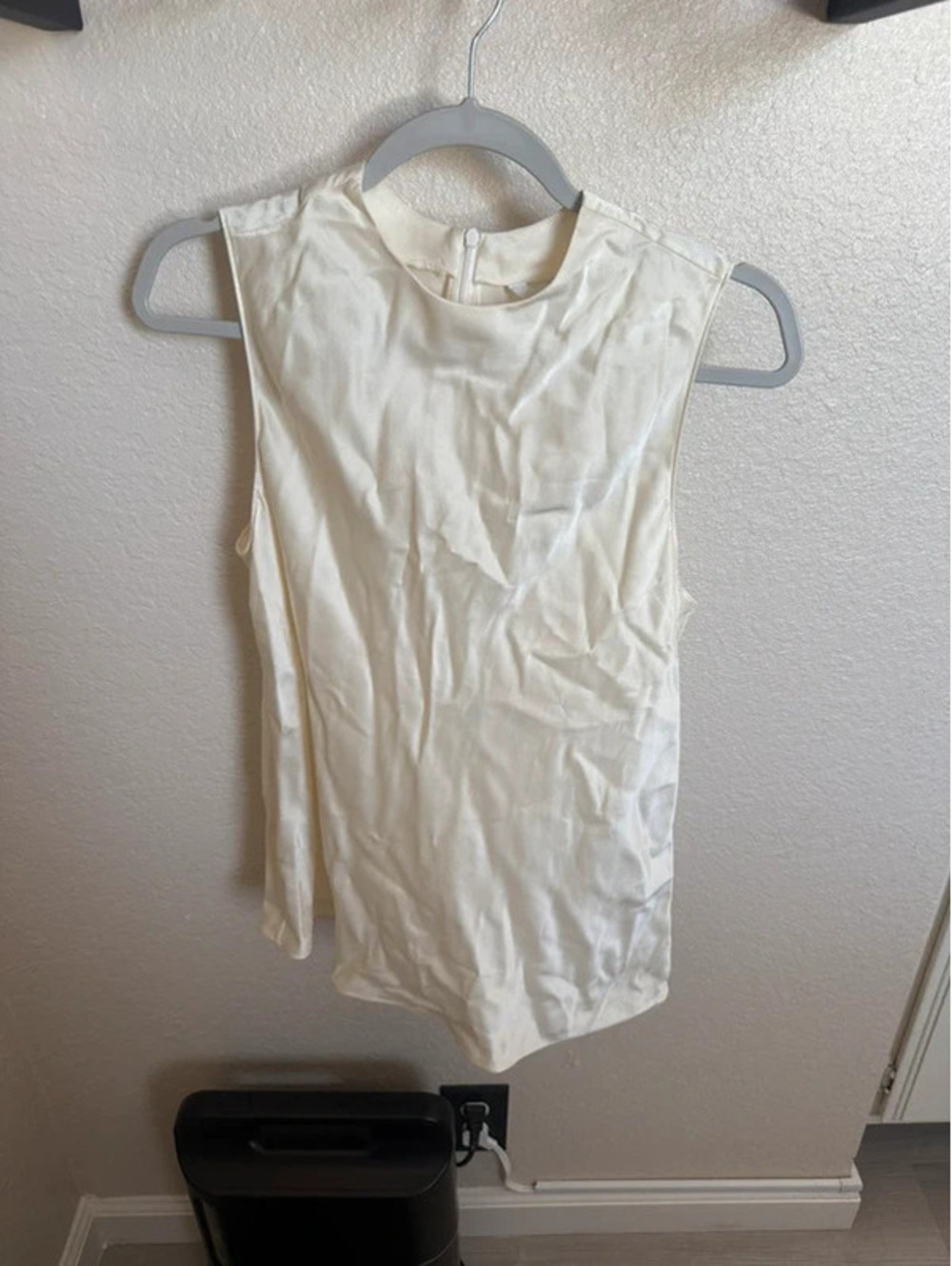 Banana Republic Cream Satin High-Neck Sleeveless Blouse - Size M